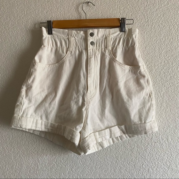Levis High Rise Mom Jean Shorts White Size 26 - Picture 2 of 6